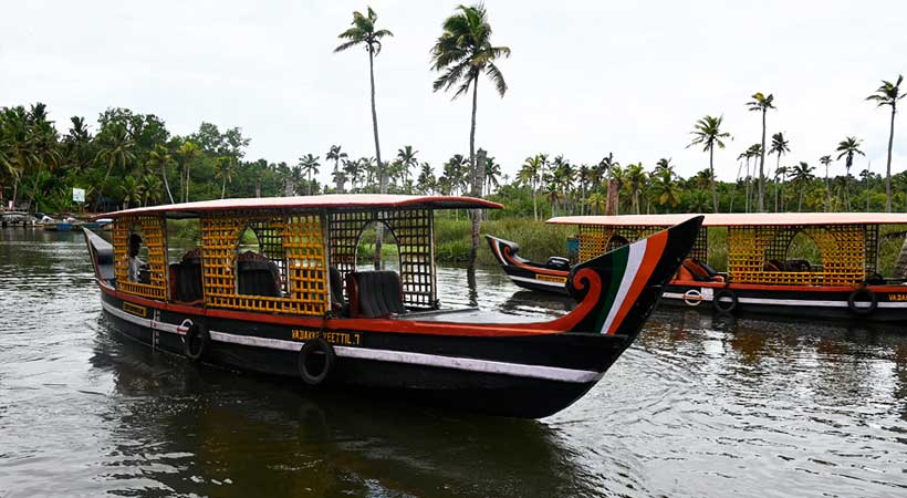 Luxury Shikara Cruise Poovar