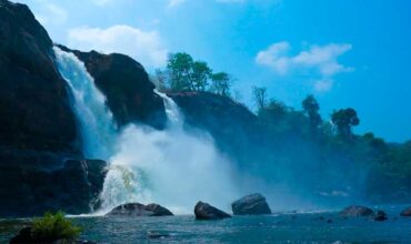 One-Day Trip to Athirapally Waterfalls, Cherai Beach, and More from Kochi