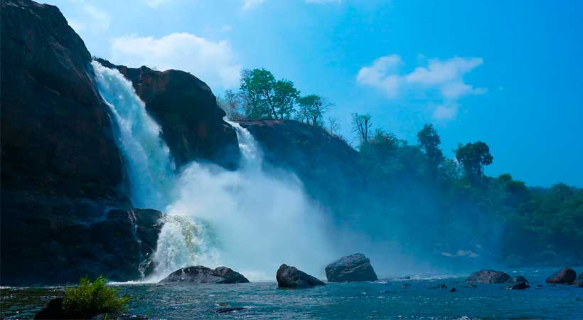 One-Day Trip to Athirapally Waterfalls, Cherai Beach, and More from Kochi