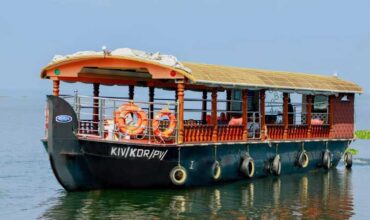 Kochi Sightseeing With Kumarakom Shikara Cruise