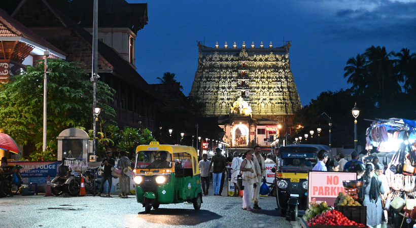 Padmanabhaswamy Temple: A Complete Guide to Darshan Timings, Dress Code, and Festivals